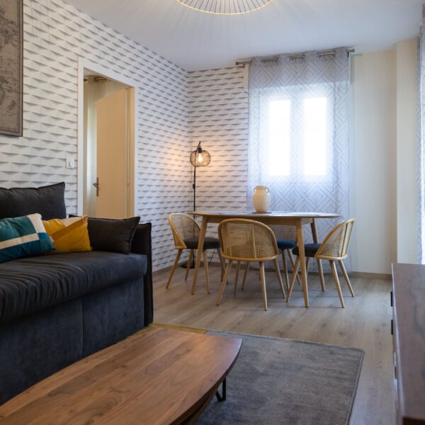 Location appartement meublé tout confort à Aurillac - Chambre moderne avec décoration soignée aux Jardins du Pont Rouge